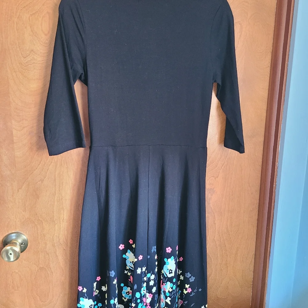 🦩3/$30 Black and Floral Wrap Midi Dress in Medium - Picture 5 of 5